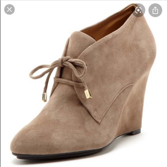 Isaac Mizrahi Shoes - Isaac Mizrahi William Wedge Bootie